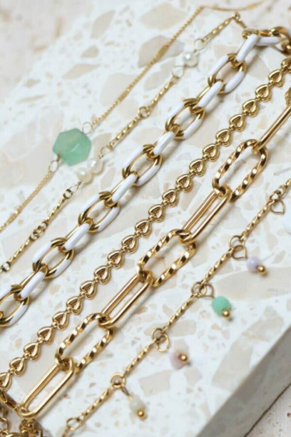 White chain bracelet gold